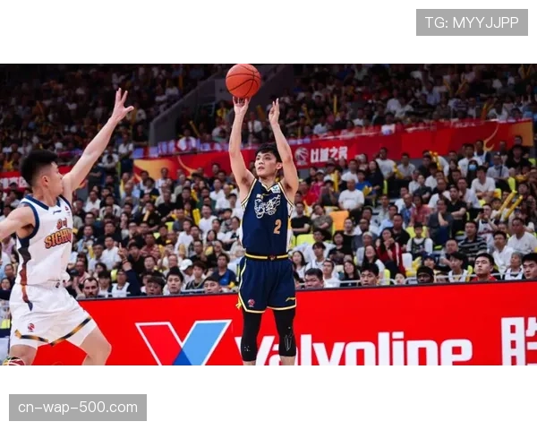 广东队陈家政末节20分爆发 年轻球员展现潜力